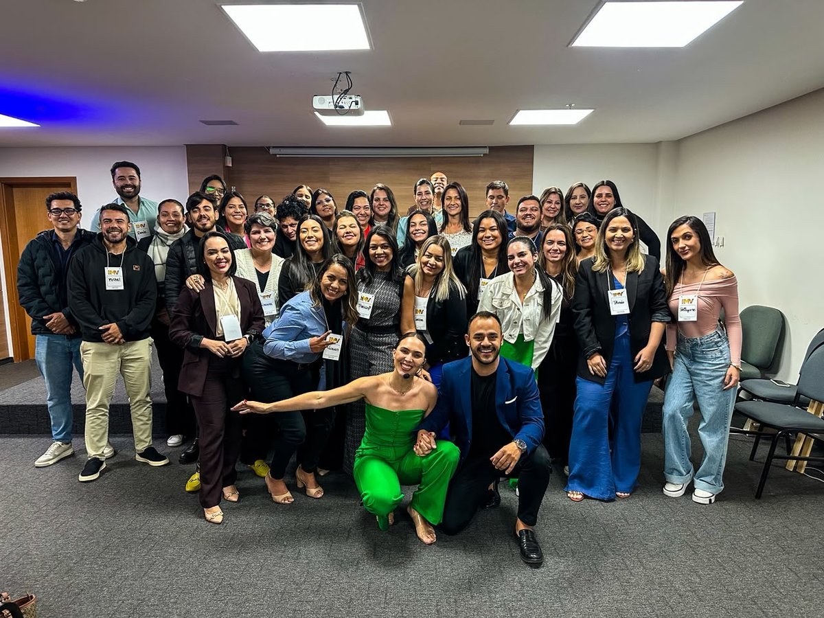 Breno e Carol com a turma ao fim de um treinamento